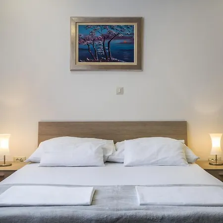 Sleeps 12 With Pool Air Con And Wifi *