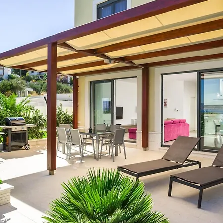 Sleeps 12 With Pool Air Con And Wifi Vila *