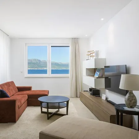 Vila Sleeps 12 With Pool Air Con And Wifi Slatine