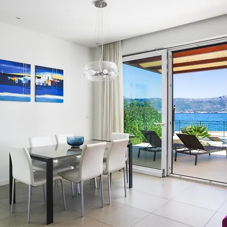 Sleeps 12 With Pool Air Con And Wifi Vila *