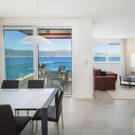 Sleeps 12 With Pool Air Con And Wifi