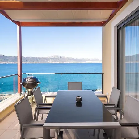 Sleeps 12 With Pool Air Con And Wifi Vila Slatine