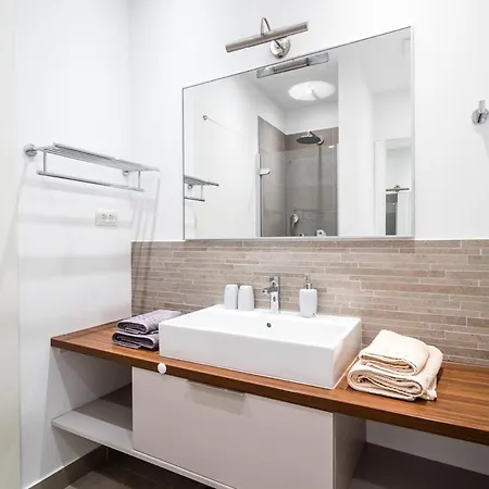 Sleeps 12 With Pool Air Con And Wifi *