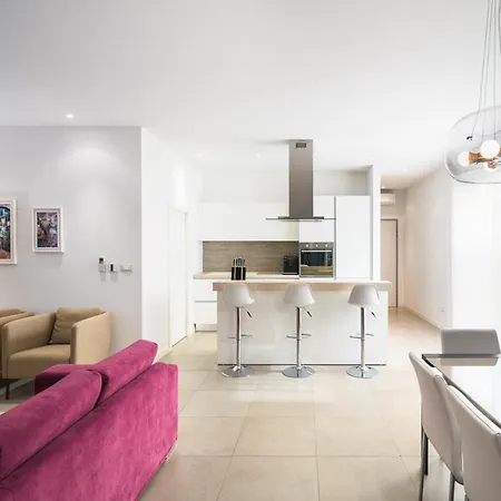 Vila Sleeps 12 With Pool Air Con And Wifi Slatine