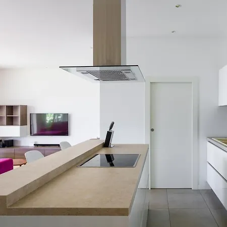 Sleeps 12 With Pool Air Con And Wifi